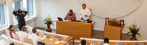 Lars-Emil Johansen er genvalgt som formand for Inatsisartut